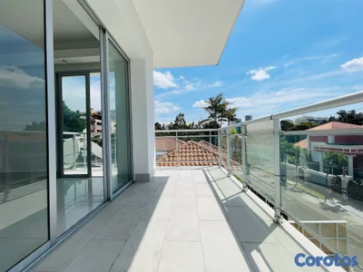 Apartamento en venta (247mts) 3 habitaciones y 2 balcones 