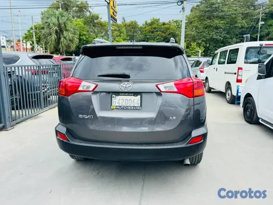 jeepetas y camionetas - oyota RAV4 LE 2014 | Americana | Piel | 125,000 Mi 5