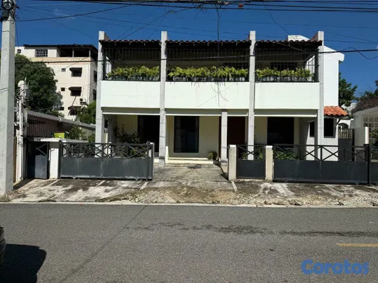 casas - Casa en Venta – Dos Niveles en Miramar 6