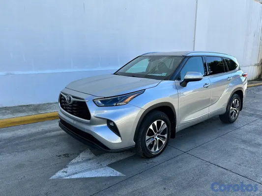 jeepetas y camionetas - Toyota highlander 2022 XLE 4x4 9