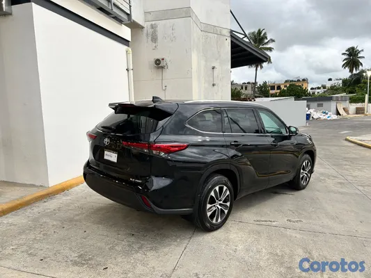 jeepetas y camionetas - Toyota highlander 2021 XLE 4x4 3