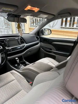 jeepetas y camionetas - Toyota higlander le 2018 5