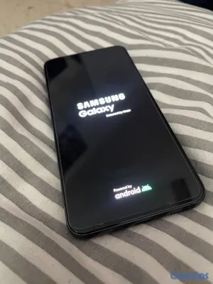celulares y tabletas - Samsung Galaxy S22 como nuevo 3