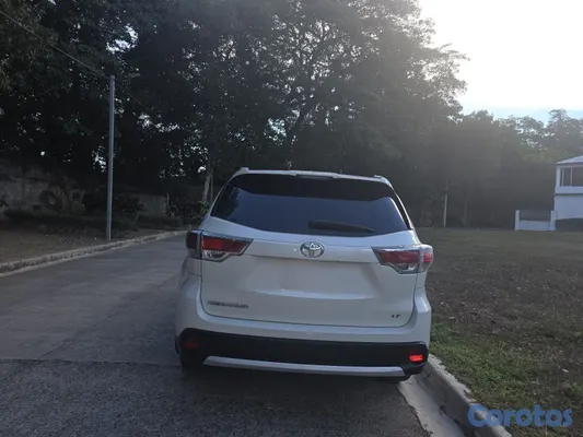 jeepetas y camionetas - Toyota Highlander 2015 – 3 Filas, 4 Cilindros, Económica 11