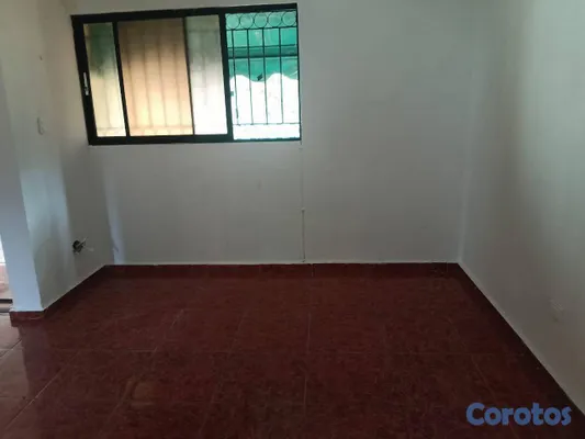 casas - Casa de 2 niveles 4 habitaciones en venta en Las P 10