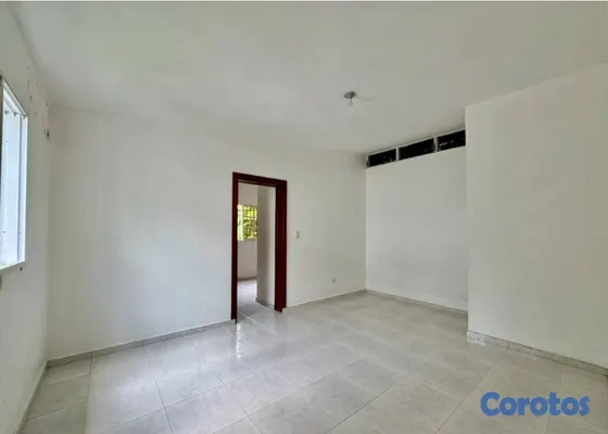 casas - Casa de 3 habiaciones 2.5 baños en alquiler en Alt 11
