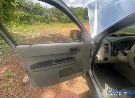 jeepetas y camionetas - Vendo Ford escape en excelente condición 11