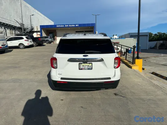 jeepetas y camionetas - Ford Explorer 2021 XLT 72.000 millas 3
