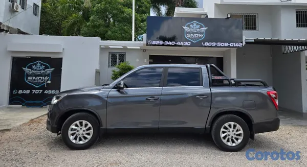 jeepetas y camionetas - KGM REXTON 2021 GRIS OSCURO DIESEL 16