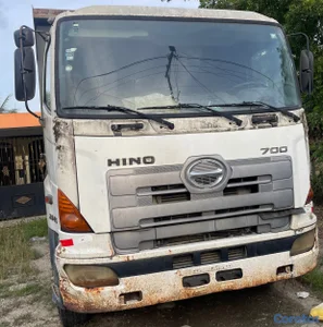 Camión de Volteo Hino 700