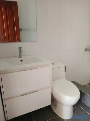 apartamentos - alquiló piso 4 los cacicazgos dos habitaciones dos baños parqueo servicio ara d 10