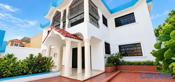 casas - Vendo amplia casa en Vista Hermosa con piscina y patio 2