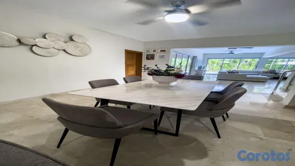 casas - Lujosa Residencia de Dos Niveles con Piscina y Jacuzzi 8