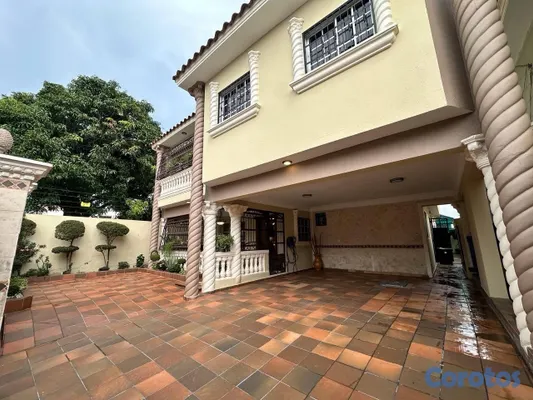 casas - CASA DE 3 NIVELES CON PANELES SOLARES EN VENTA EN VISTA HERMOSA  2