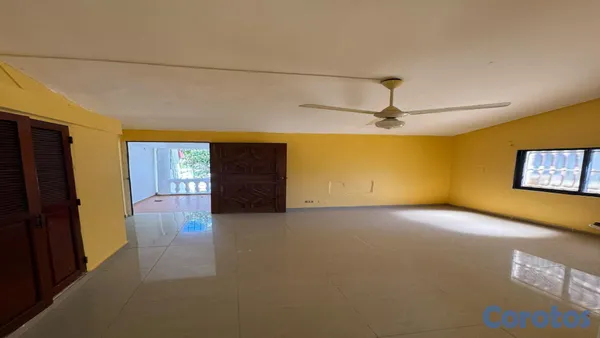 casas - Casa de 4 Habitaciones en Alquiler en Herrera con 7 Parqueos 10
