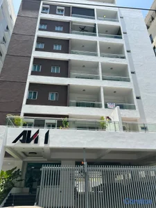 SE ALQUILA NIVEL 7 TORRE AVI 1