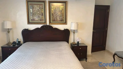 Juego habitación cama Queen y mesitas de noche