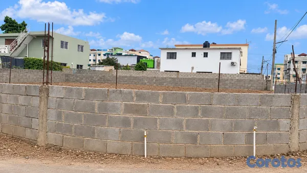 solares y terrenos - Vendo solar de 383 metros de essquina, cerca de la 4