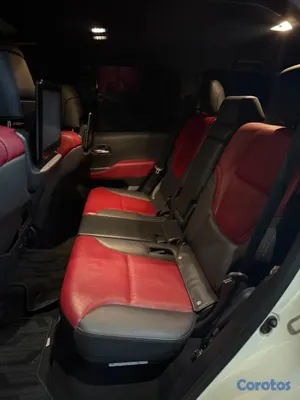 jeepetas y camionetas - Toyota Land Cruiser 300 VXR diésel 2022 114k kms todos lo mantenimiento en la ca 8
