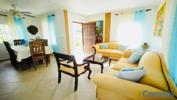 casas - Villa de 4 Habitaciones con Vistas al Mar y la Montaña en Colina Tranquila 8