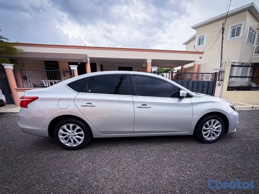 carros - Nissan sentra sv 2019 4