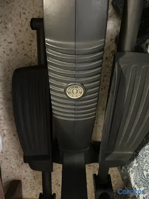 Artículos Deportivos - Máquina Elíptica Gold Gym 3