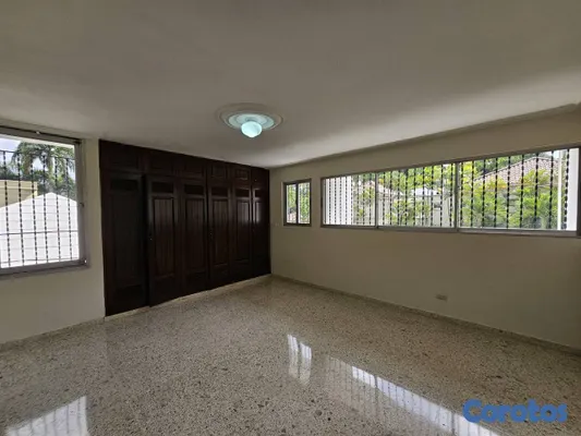 casas - Casa de 5 habitaciones 4 baños 4 parqueos en alqui 10
