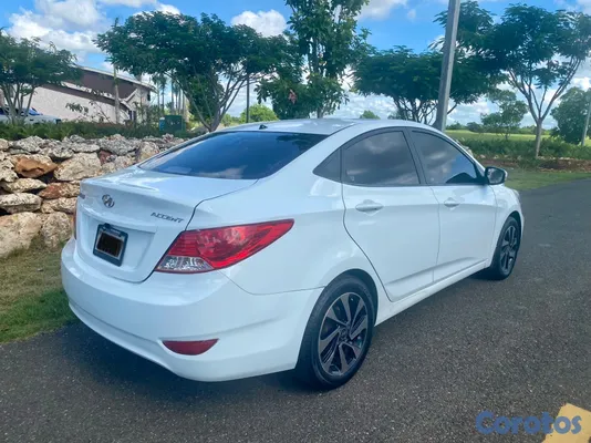 carros - Hyundai Accent 2013 Automático | CarPlay + Cámara 4