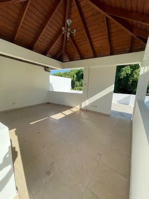 apartamentos - VENDO Apartamento de 3 niveles en el Residencial 
Don Bolivar de 250mts
 3