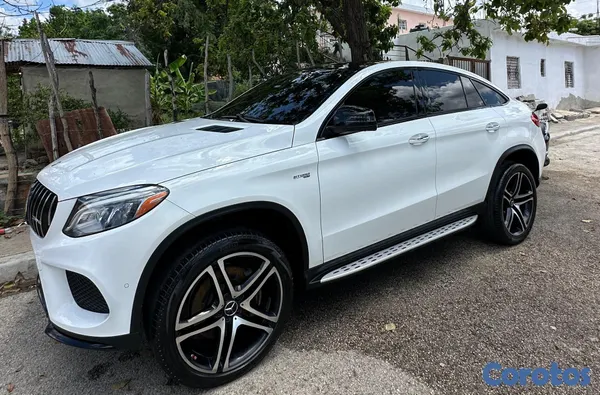 jeepetas y camionetas - VENDO MERCEDES BENZ AMG 43 GLE  EXCELENTES CONDCIONES 8
