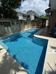 Casa 2 Niveles con Piscina en La Castellana 