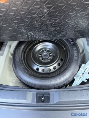 jeepetas y camionetas - Toyota rav4 2020 xle clean carfax  4