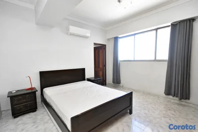Apartamento clásico / Con Ascensor / Amplio /