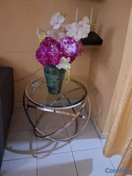 muebles y colchones - Vendo dos mesas de cristal  y doradas  para sala decorativa