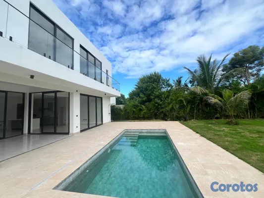 casas vacacionales y villas - villa de oportunidad de lujo playa nueva romana tres habitaciones con baño 4parq 2