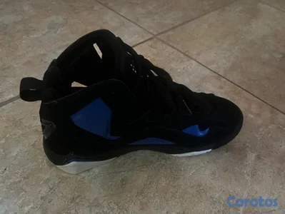 son originales usado pero casi nuevos poco uso jordan air 