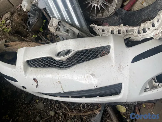 carros - vendo Toyota vitz para pieza o arreglar  4