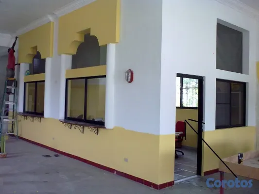 oficinas y locales comerciales - SE VENDE Primer Nivel LOCAL COMERCIAL Veron Frente 5