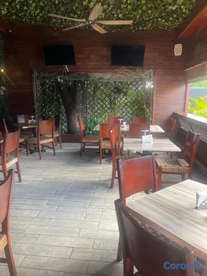 oficinas y locales comerciales - Local en Alquiler / Mirador Norte 6