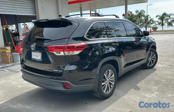jeepetas y camionetas - Toyota higlander xle 2019 3
