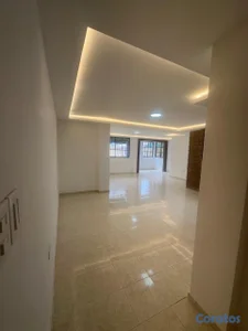 Vive con Comodidad en Bella Vista, Apartamento de 2 Habitaciones, 4to nivel.