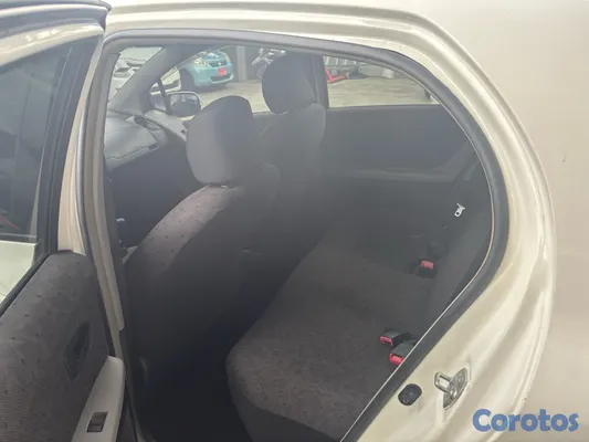 carros - Toyota Vitz 2008 5
