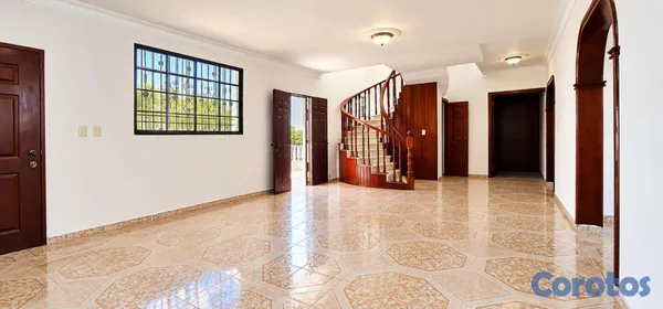 casas - Vendo amplia casa en Vista Hermosa con piscina y patio 4