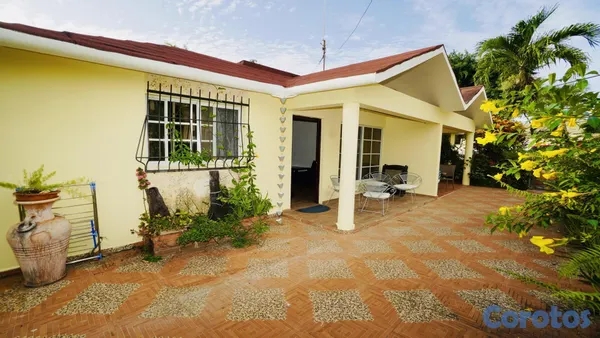 casas - Casa de Ensueño con 2 Piscinas y Seguridad en Ubicación TOP 🌴 4