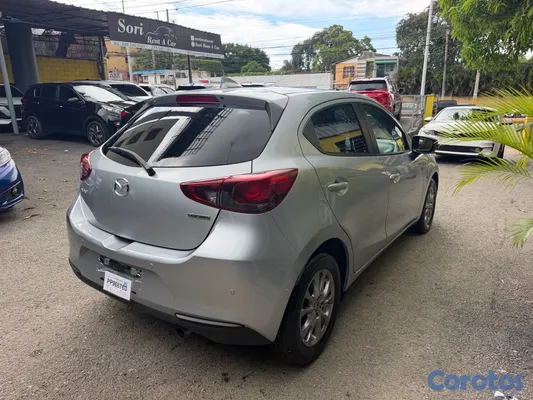 carros - Mazda 2 touring 2021  9