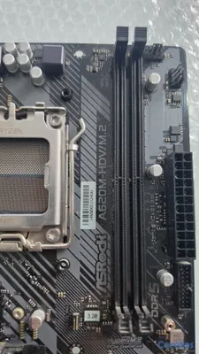 computadoras y laptops - MotherBoard ASRock A620M AM5 DDR5 Wifi y Bluetooth 2