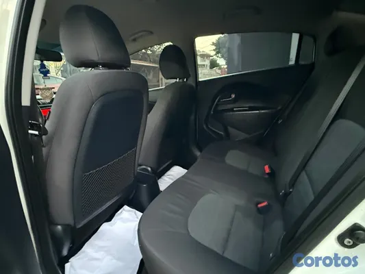 carros -  
Kia Río LX año 2015 10
