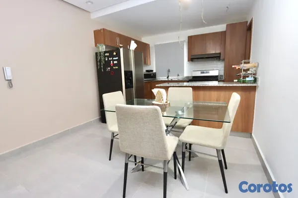 habitaciones y viviendas compartidas - Alquilo habitación amueblada SOLO para mujer estudiante sin vehiculo 3