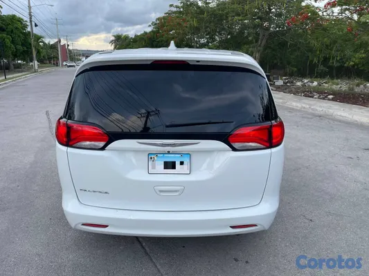 jeepetas y camionetas - Chrysler Pacifica 2017 excelentes condiciones  5