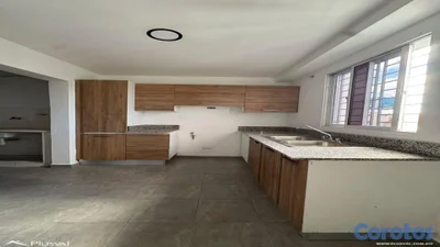 Cómodo apartamento en venta en Evaristo Morales.